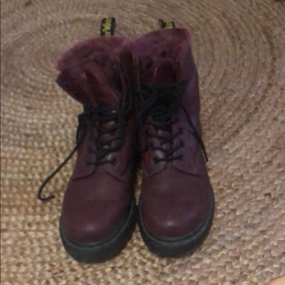 COPY - DR.MARTENS FAUX SHEEP BOOTS - Picture 2 of 3